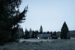 Studio Plyš navrhlo rekonstrukci chalupy z konce 19. století. (Rekonstrukce chalupy Borová Lada; Studio Plyš)