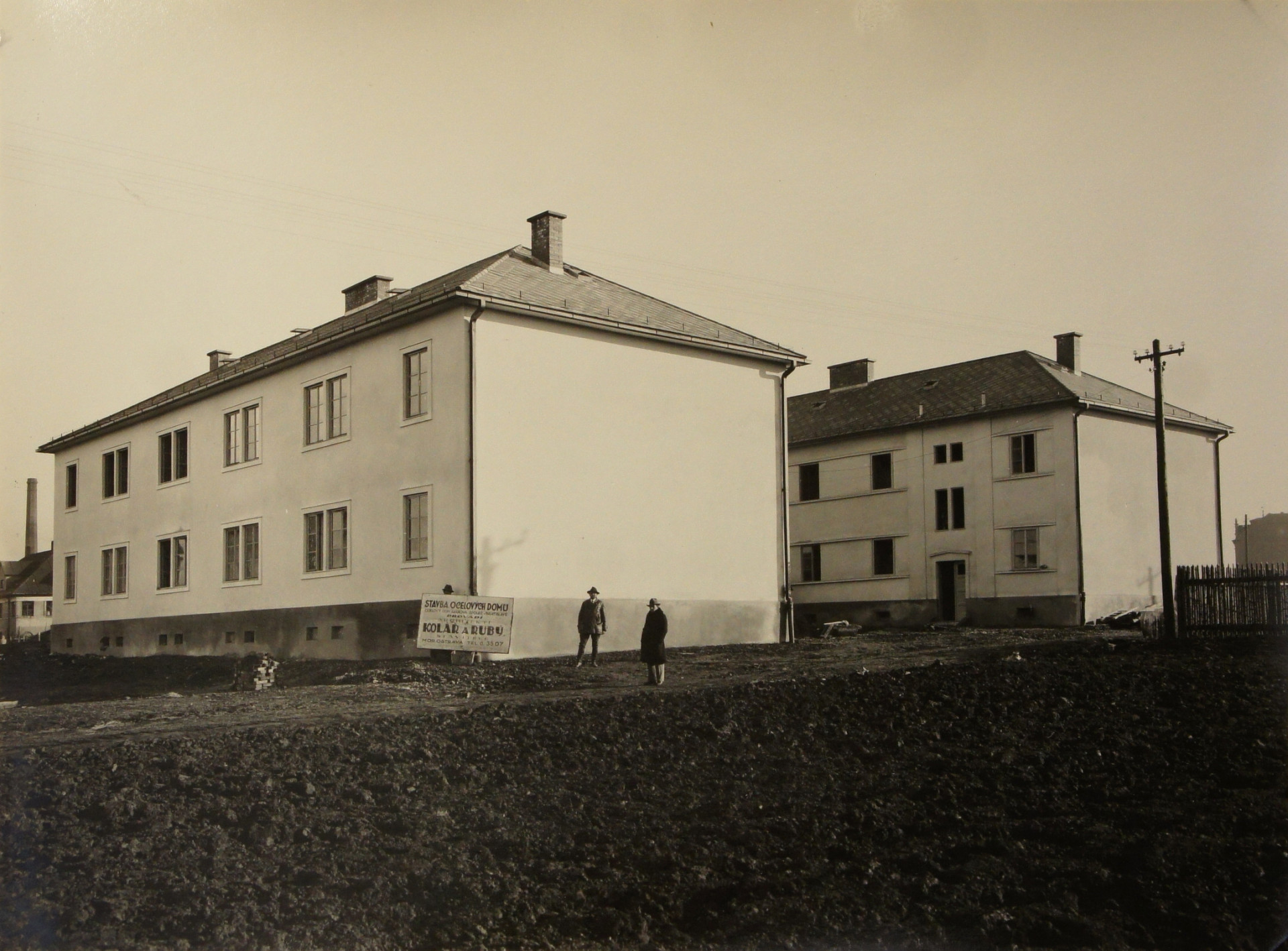 Dva domy pro Báňskou a hutní společnost v Ostravě.