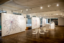 Expozice výstavy Ideální Velká/ Malá Praha, 1919/ 2019 v Galerii Lucerna.