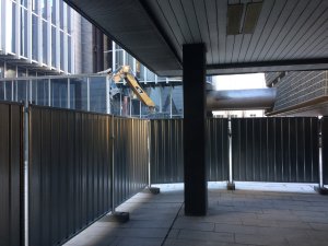 V Praze začala demolice hlavních věží komplexu Transgas. Foto: Matěj Beránek