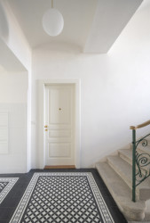 Obnovou prošly kamenné stupně schodiště. 