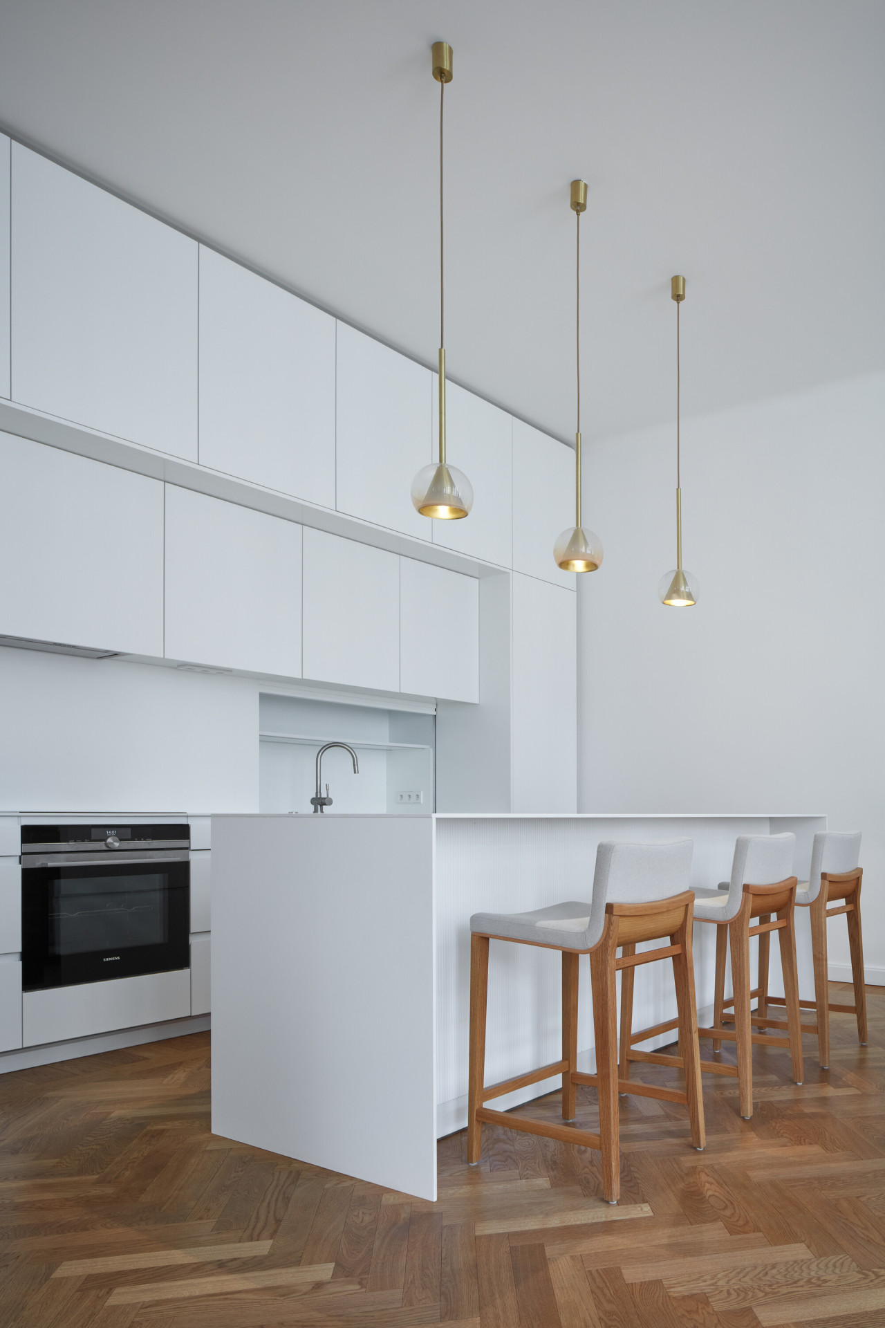 ...je spíše minimalistická. (Byt na Starém Městě, RDTH architekti)