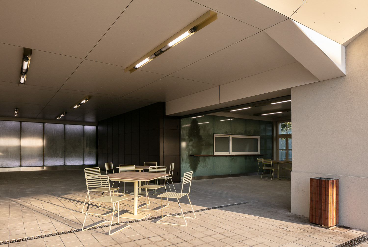 Rekonstrukce výpravní budovy a přilehlých prostor v Čelákovicích - bistro, Studio 519