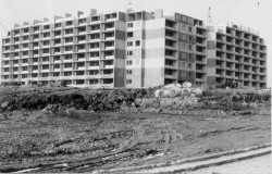 Rohové díly umožnily návrat k polouzavřeným blokům.