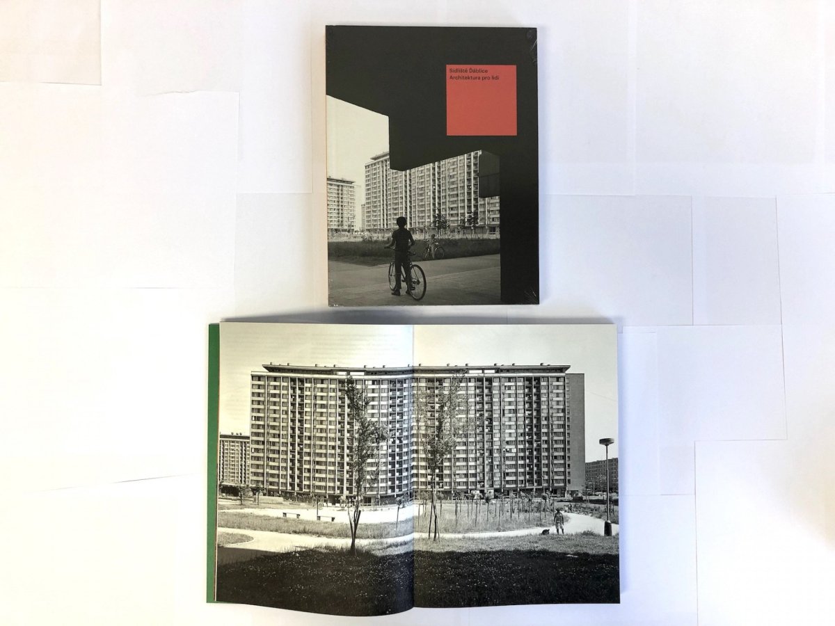 Sídliště Ďáblice: Architektura pro lidi, Irena Lehkoživová (ed.), Josef Platil (ed.), Ondřej Tuček (ed.), rozhovory: Alena Pechátová, texty: Marie Jelínková, Tomáš Řepa, Hana Řepková, Rostislav Švácha, Ondřej Tuček, Karel Veselý, Spolek přátel sídliště Ďáblice, 2019, 240 stran.