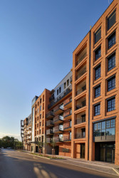 Dříve lihovar, dneska 240 bytů všech velikostí. A vyrostou další byty, kanceláře a restaurace.