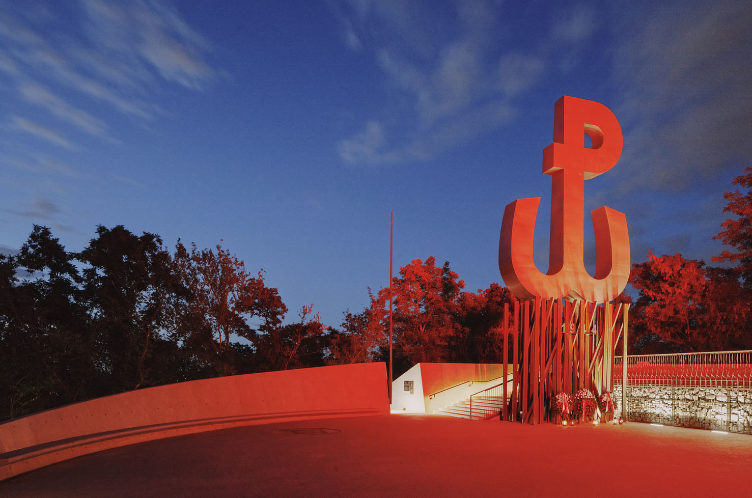 Ateliéry archigrest a topoScape proměnily skládku ve Varšavě na park.