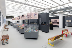 31. října 2024 bude veřejnosti zpřístupněna nová expozice Krajské galerie výtvarného umění ve Zlíně pojmenovaná + - Zlín. Zahrnuje výtvarné umění, architekturu a design.