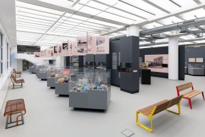 31. října 2024 bude veřejnosti zpřístupněna nová expozice Krajské galerie výtvarného umění ve Zlíně pojmenovaná + - Zlín. Zahrnuje výtvarné umění, architekturu a design.