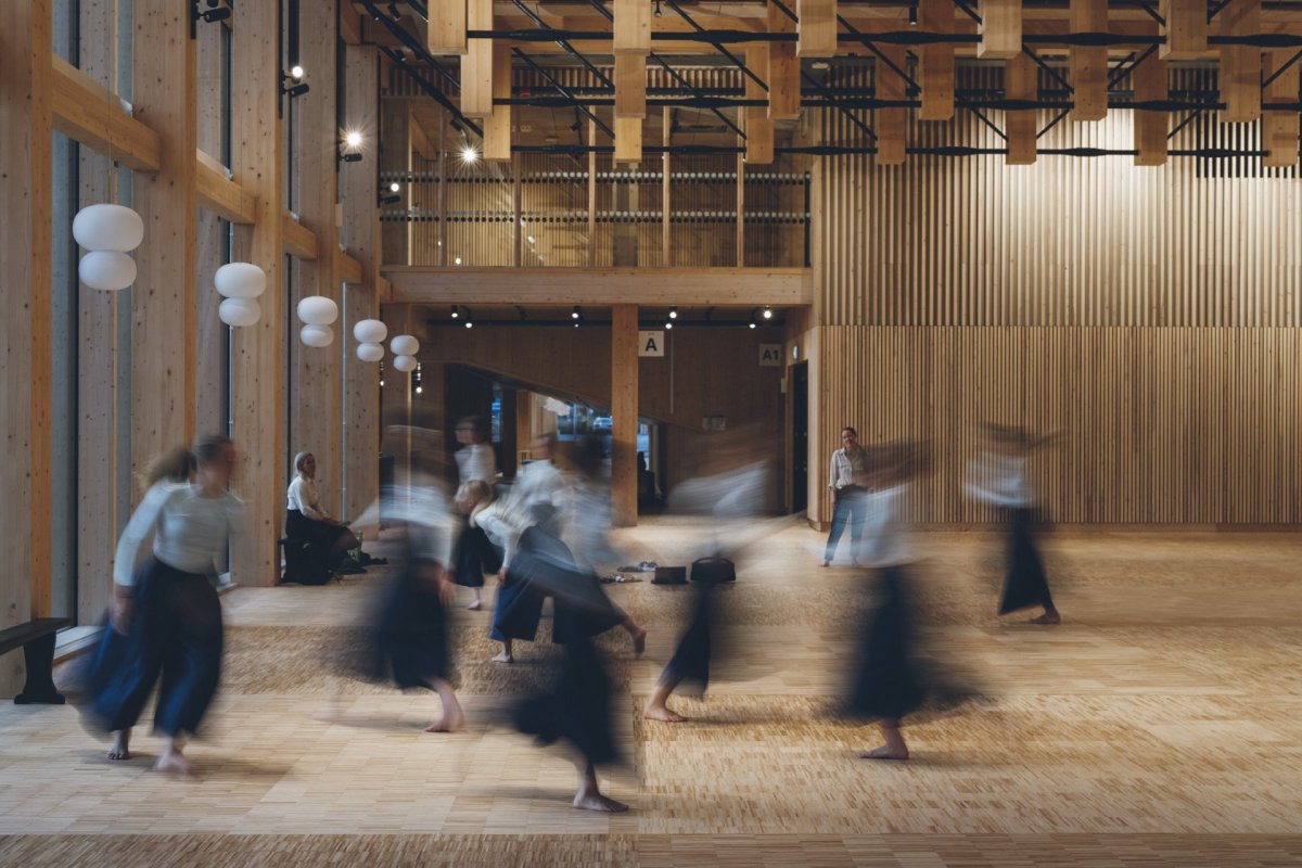 Uhlíkově neutrální kulturní centrum Sara od White Architekter