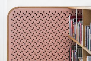 Rekonstrukce interiéru žižkovského mezonetu v Praze od No Architects