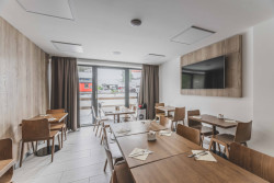 Studio Gebas realizovalo v Peci pod Sněžkou Hotel Zelený potok zahalený do dřeva.