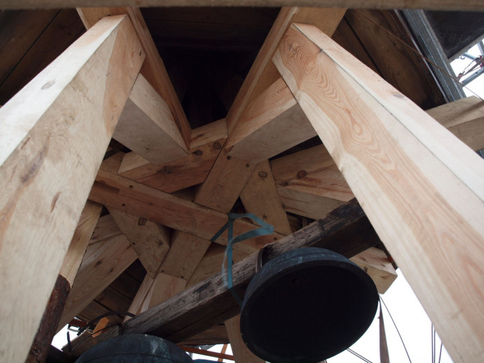 Rekonstrukce kostela sv. Anny ve Verneřicích, Pohled na vyměněnou část tesařské konstrukce - foto