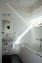 Vladimír Balda architekt, Přízemní dům se slunolamem – foto