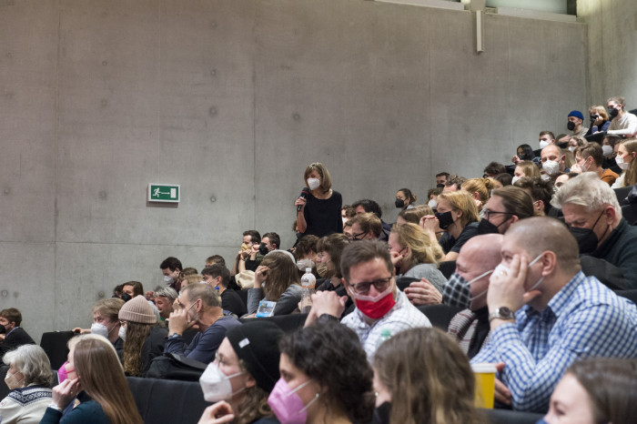 Premiéra filmu Trochu poučnej barák o budově Fakulty architektury ČVUT v Praze