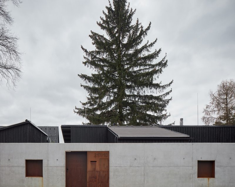 Dům za zdí, Mjölk architekti