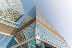 Panorama polské Varšavy se rychle mění. Pojďme se podívat na jednotlivé budovy nového administrativního bloku ve Varšavě. (na fotografii The Warsaw HUB)