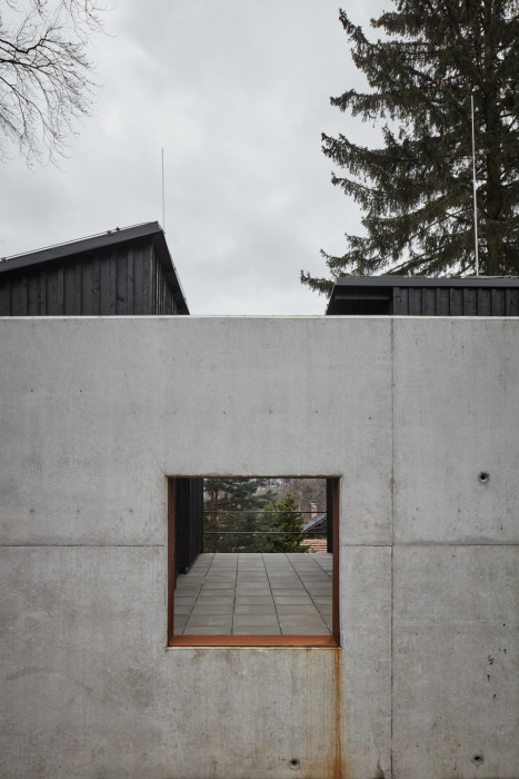 Dům za zdí, Mjölk architekti