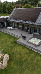 Rodinná firma VESPER HOMES realizovala  rodinný dům u Liberce, který se halí do modřínového dřeva.