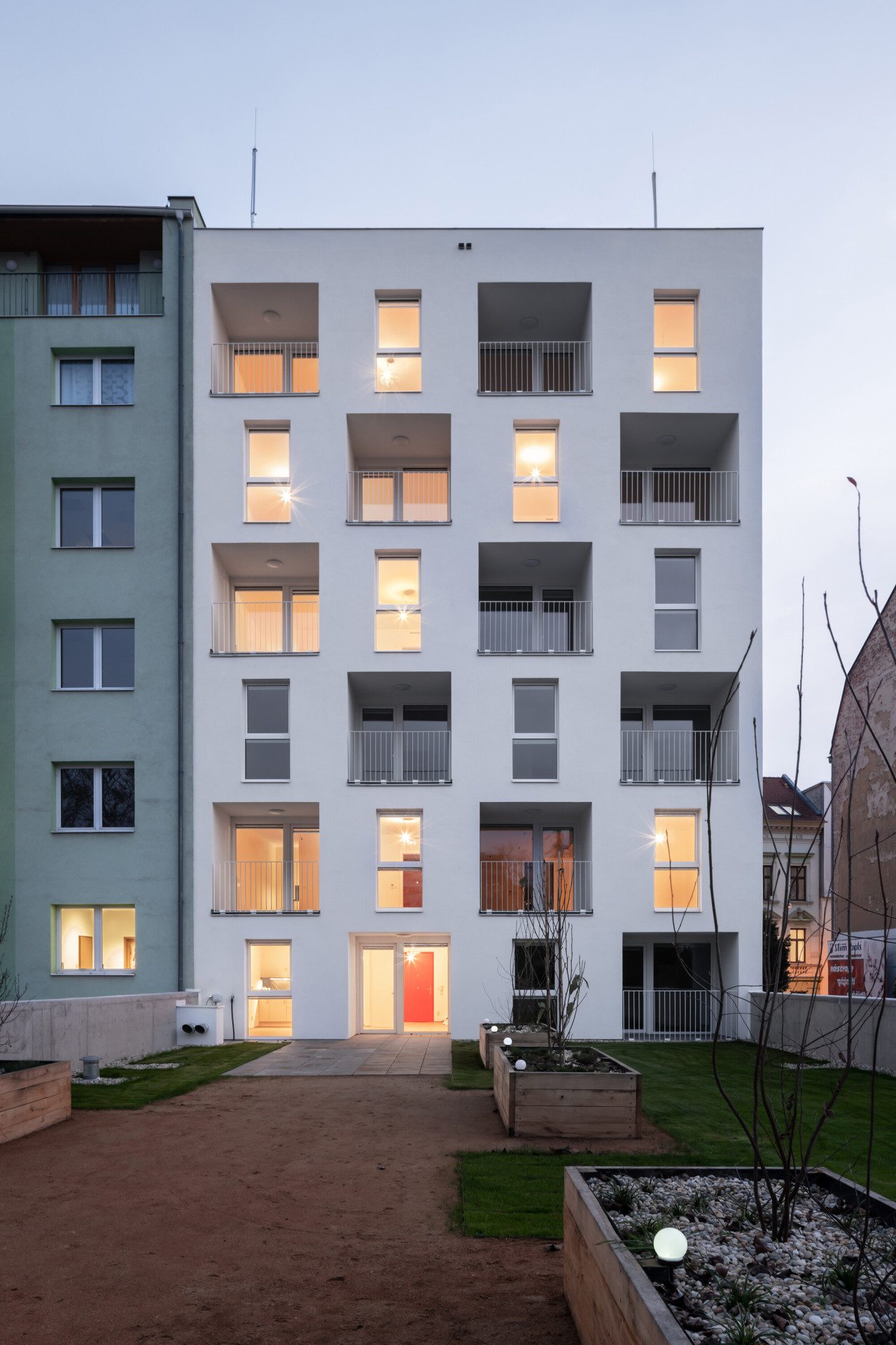 Bytový dům s dostupnými nájemními byty Bratislavská 51 v Brně, CL3: K domu přiléhá pobytový dvorek.