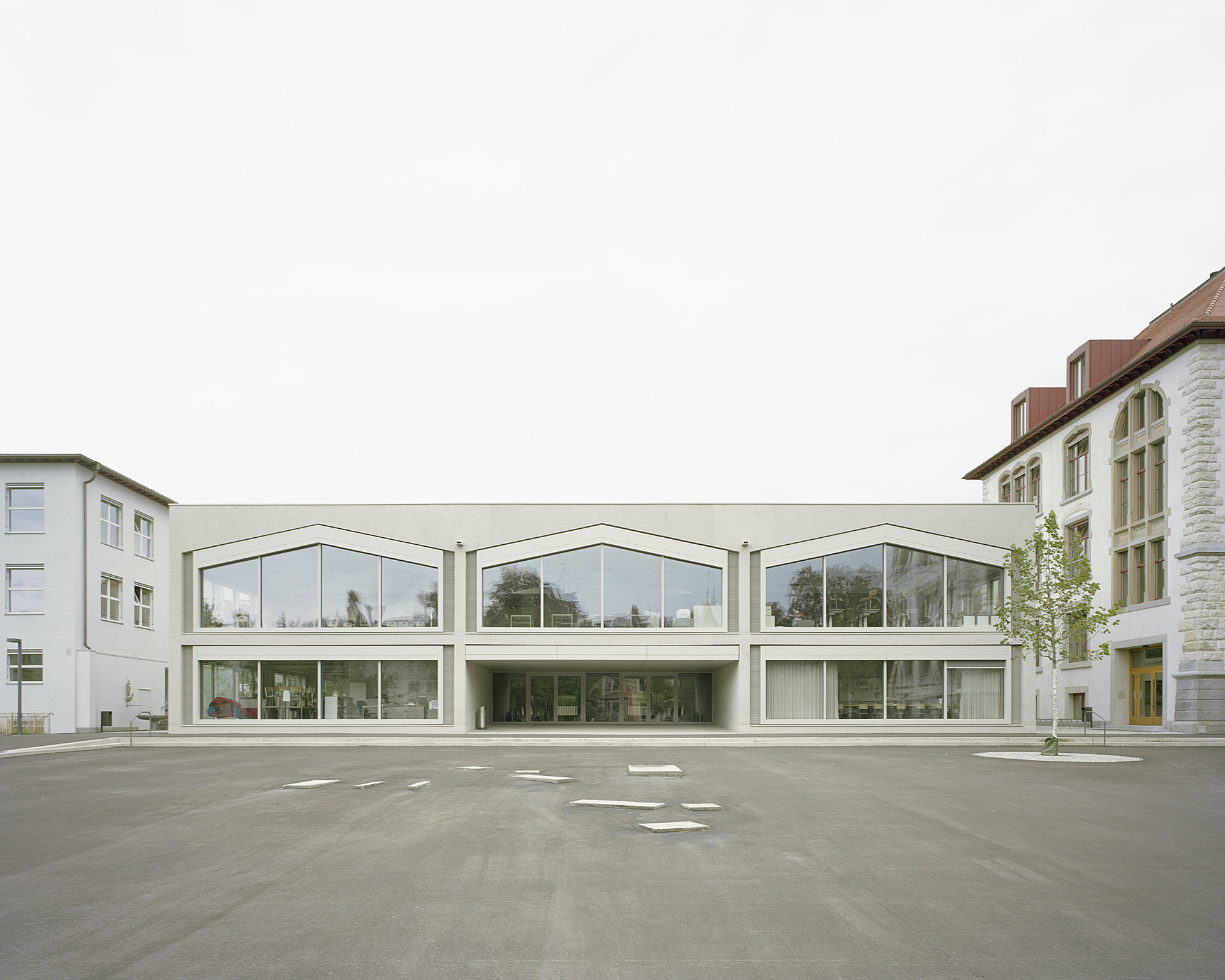 Škola Hofacker v Curychu od švýcarského ateliéru E2A