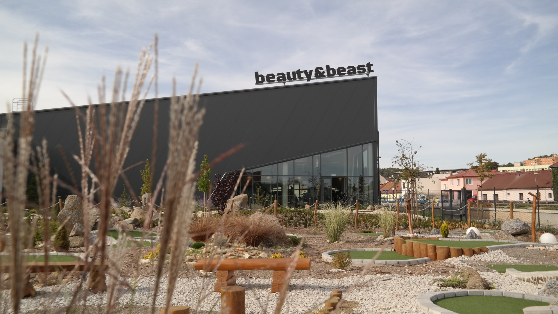 Studio Free Architects zrealizovalo v areálu bývalého brownfieldu ve Velkém Meziříčí fitness a wellness centrum Beauty&Beast.