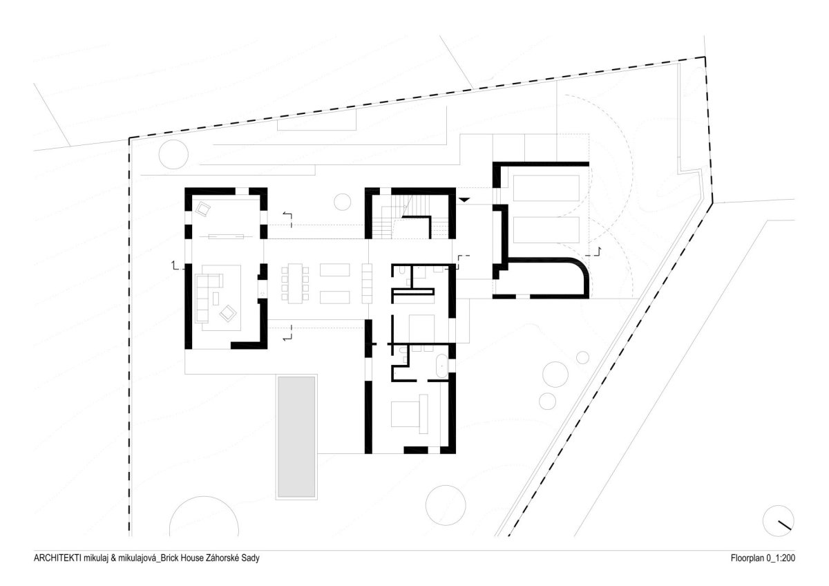 Rodinný dům v Záhorských sadech v Bratislavě, ARCHITEKTI mikulaj & mikulajova: Půdorys přízemí