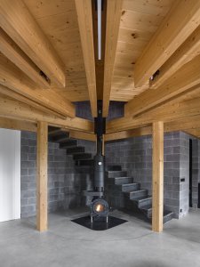 Stempel & Tesař architekti, Dům, který se otevírá slunci: Konstrukce zůstala přiznaná i v interiéru