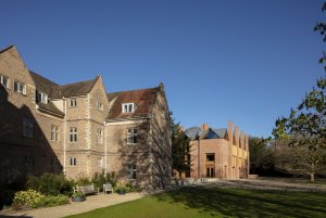 Nová knihovna při Magdalene College Cambridgeské univerzity od Niall McLaughlin Architects