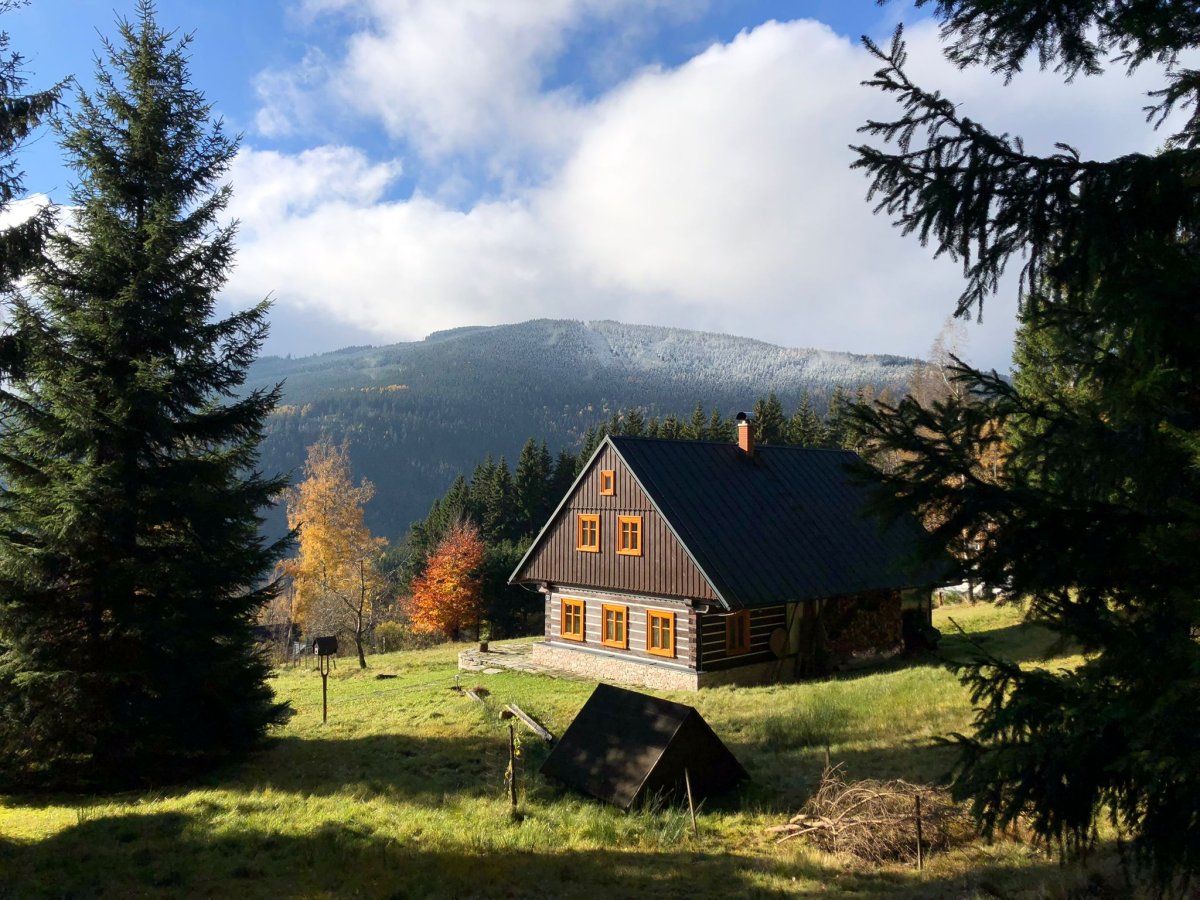 Firma Roubenky Roubal je český výrobce roubených staveb, který je na trhu od roku 2010.
