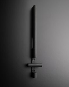 Madlo YES! s bezkontaktním magnetickým systémem Magnetic zajišťuje tiché ovládání dveří, bez použití klik a zámků.