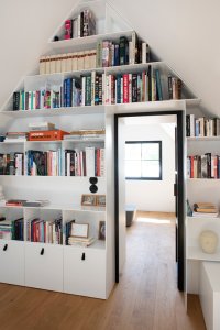 Podkroví (Bílý dům v Lysolajích, skvadra architekti)