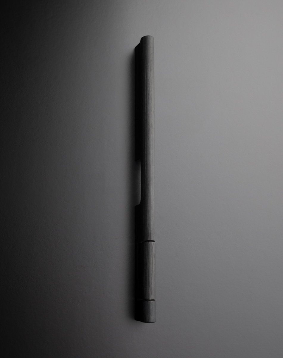Madlo YES! s bezkontaktním magnetickým systémem Magnetic zajišťuje tiché ovládání dveří, bez použití klik a zámků.