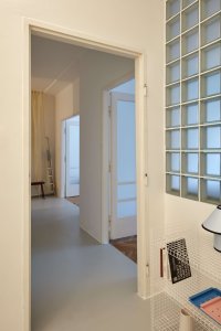 Prokop Hartl je totiž původně designér, který se ale zhlédl v architektuře, a tak teď pracuje v architektonickém studiu. - Byt v Praze na Letné, Prokop Hartl