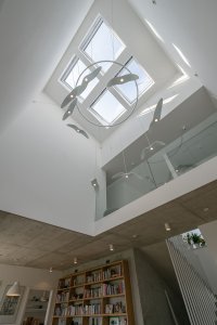 Dřevostavby VESPER HOMES spojují krásnou architekturu, zdravé prostředí i příjemnou atmosféru. (Na obrázku rodinný dům v Brně)