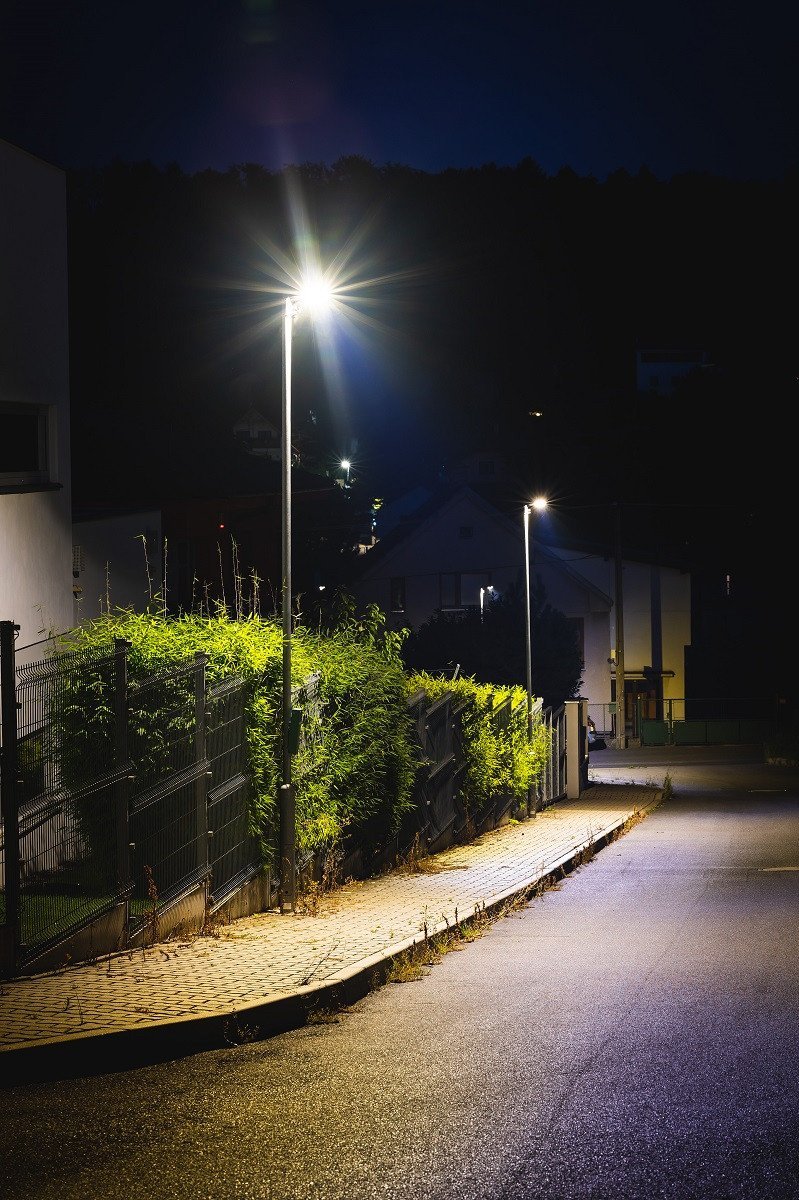Veřejné osvětlení STREETLIGHT AREA je designová a úsporná náhrada pouličních lamp se sodíkovými výbojkami