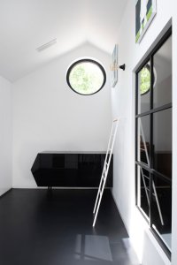 Podkroví (Bílý dům v Lysolajích, skvadra architekti)