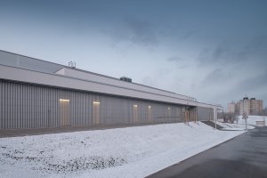 Sportovní hala města Plzeň, Projectstudio8: V těsné blízkosti stojí ještě budova volnočasového centra, se kterou nyní sportovní hala tvoří tandem