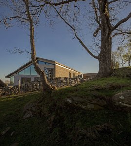 Na ostrově Finnøy vyrostl dům s výhledy na oceán. Navrhla ho architektonická kancelář Helen & Hard.