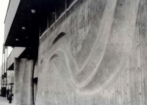 Betonový reliéf na budově podniku Vodních staveb v Praze v Holešovicích, spolupráce s Karlem Filsakem