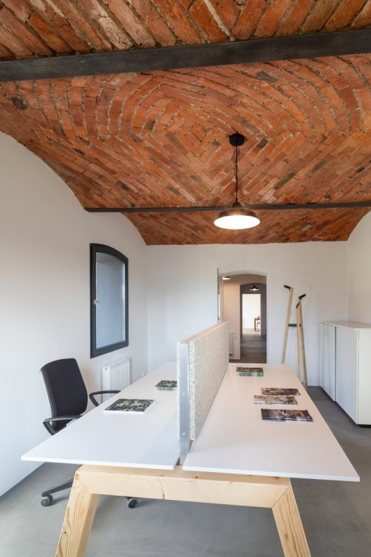 Rekonstrukce firemního sídla mmcité+ v Mazančowicích v Polsku od Kamil Mrva Architects