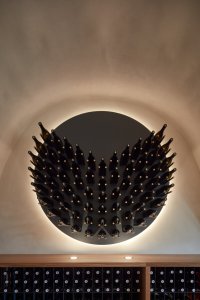 Pohled do winebaru (Vinařství Kolby v Pouzdřanech, ORA)