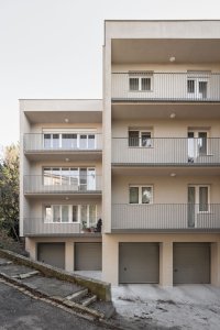Rekonstrukce bytu a bytového domu Nový Svet, ARCHITEKTI mikulaj & mikulajová - Dům Nový Svet obsahuje devět velkoryse řešených bytů