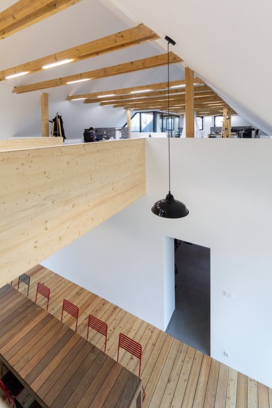 Rekonstrukce firemního sídla mmcité+ v Mazančowicích v Polsku od Kamil Mrva Architects