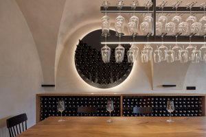 Winebar architekti umístili pod klenby starého vinařství. (Vinařství Kolby v Pouzdřanech, ORA)