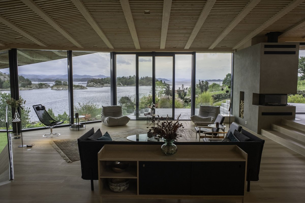 Na ostrově Finnøy vyrostl dům s výhledy na oceán. Navrhla ho architektonická kancelář Helen & Hard.