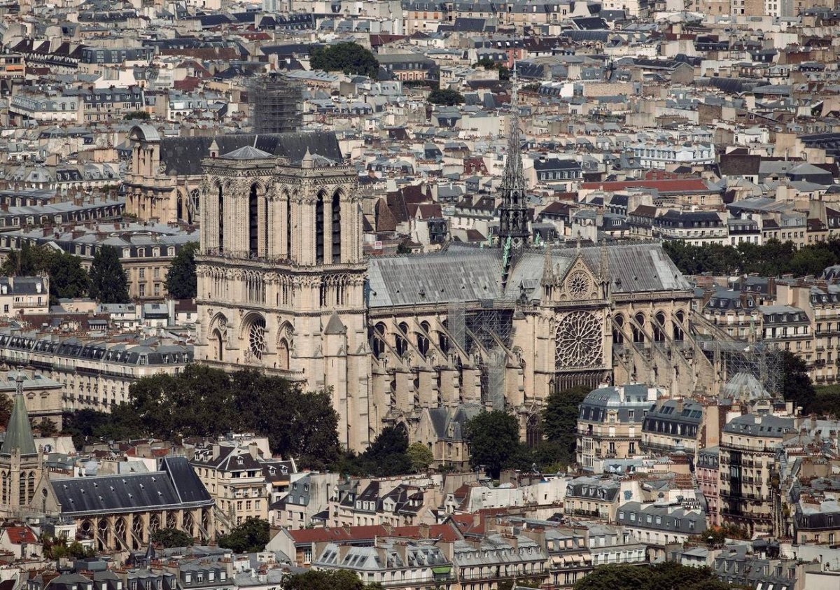 Katedrála Notre-Dame v Paříži před požárem.