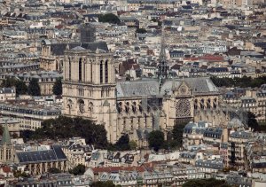 Katedrála Notre-Dame v Paříži před požárem.