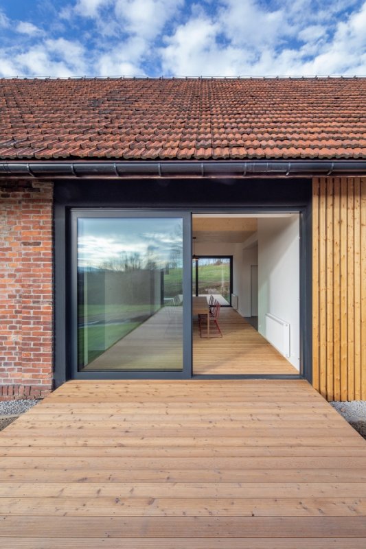 Rekonstrukce firemního sídla mmcité+ v Mazančowicích v Polsku od Kamil Mrva Architects
