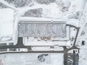 Sportovní hala města Plzeň, Projectstudio8: Stavbu formují pospojované kubické hmoty